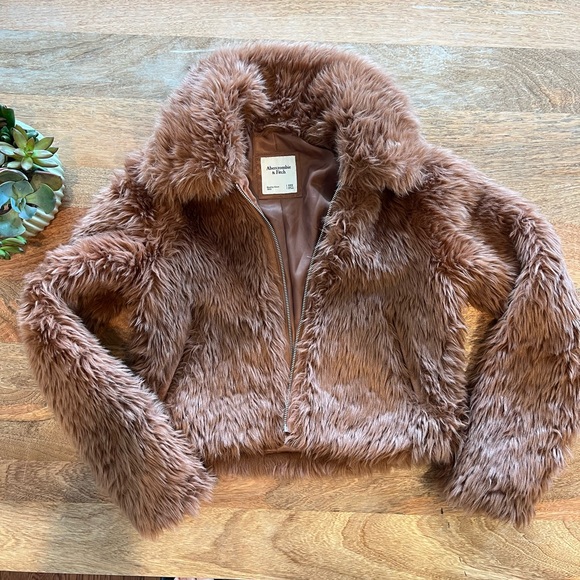 Abercrombie Faux Fur Chestnut Jacket - Picture 7 of 7